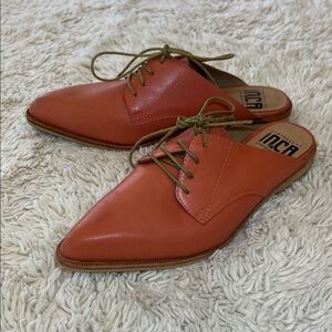 Fortress of INCA hand made in Peru rust orange leather lace up mules size 37 / 7